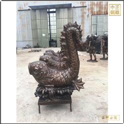 鑄銅關公 翹尾巴小魚銅雕塑